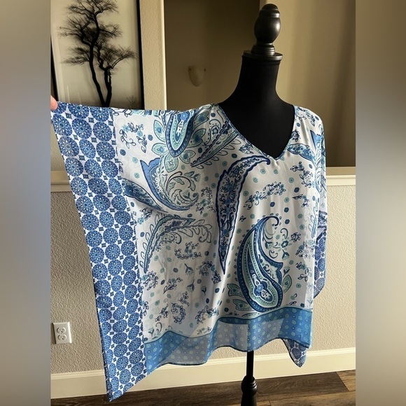 SUSAN GRAVER PAISLEY PONCHO BLOUSE - MEDIUM - Picture 2 of 5